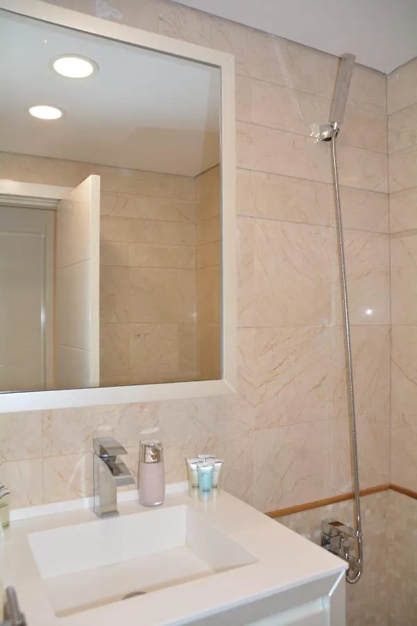 אילת Renovated 3 Bedroom - Residence With Pool Next The Beach